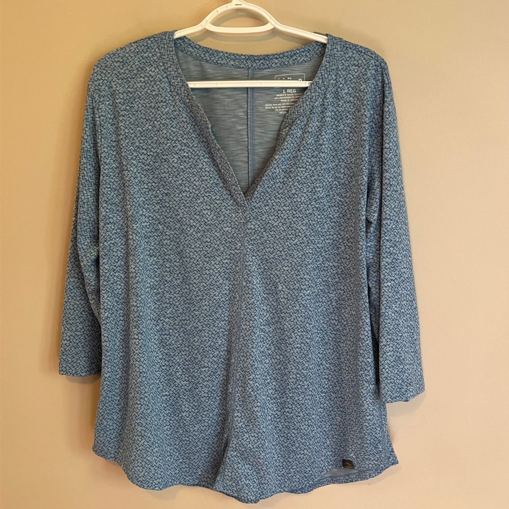 LL Bean Womens Blue Geometric Print Split V-Neck 3/4 Sleeve Top Size L 510105